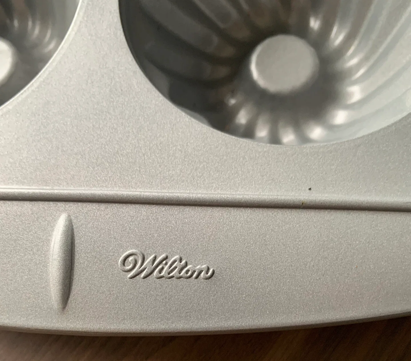 Wilton Mini Bundt Pan, 6-Cavity image indicator(3)