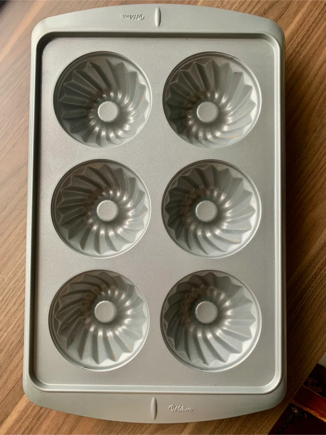 Wilton Mini Bundt Pan, 6-Cavity