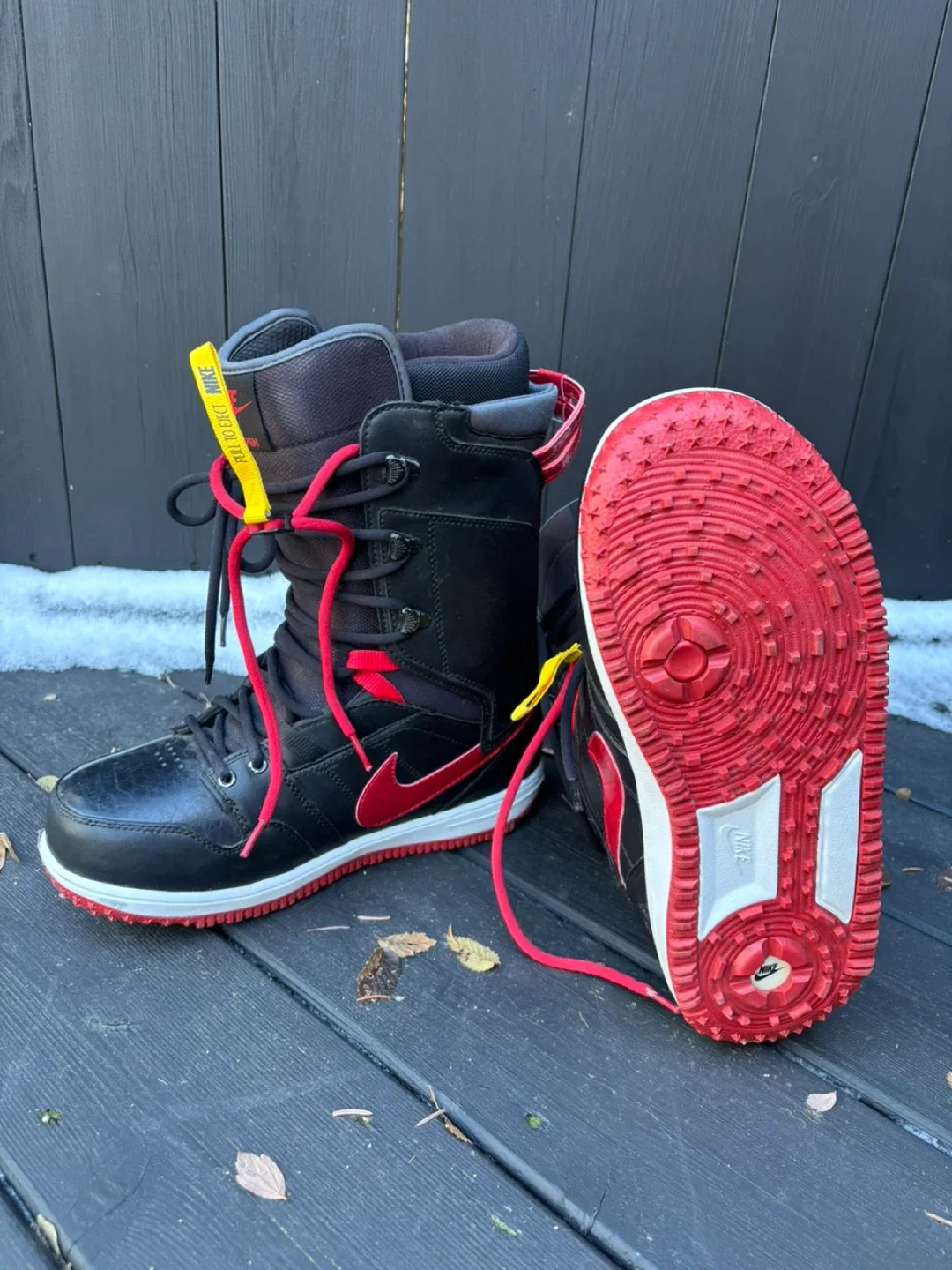 Nike Snowboarding Boots Size 9 image indicator(2)
