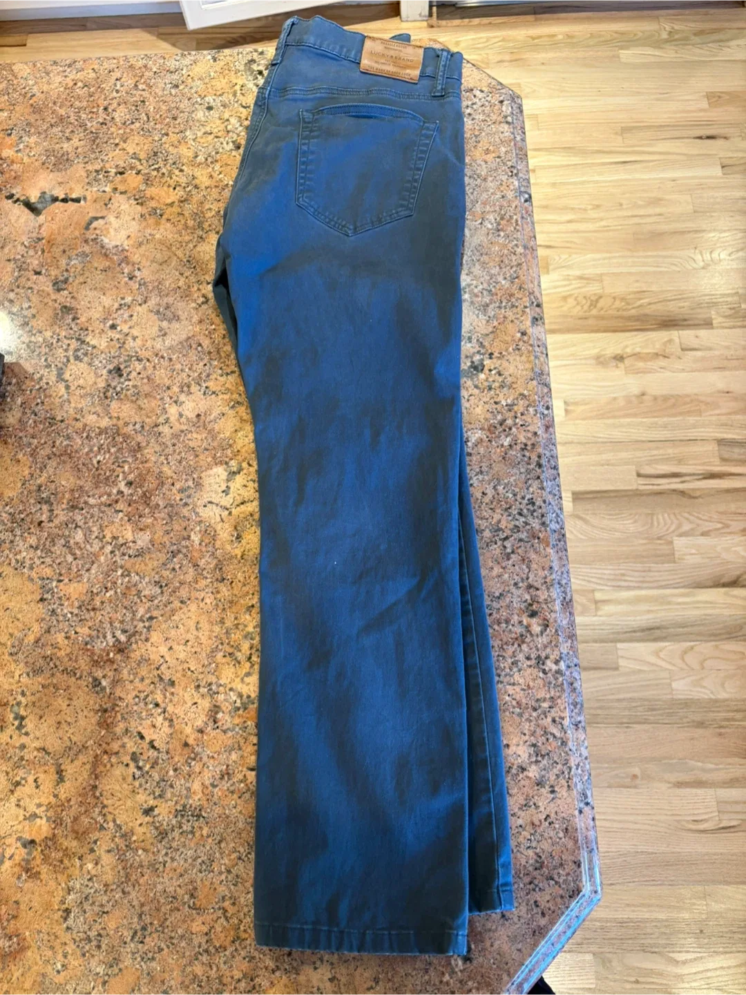 Lucky Brand 32x32 Men’s Jeans image indicator(2)