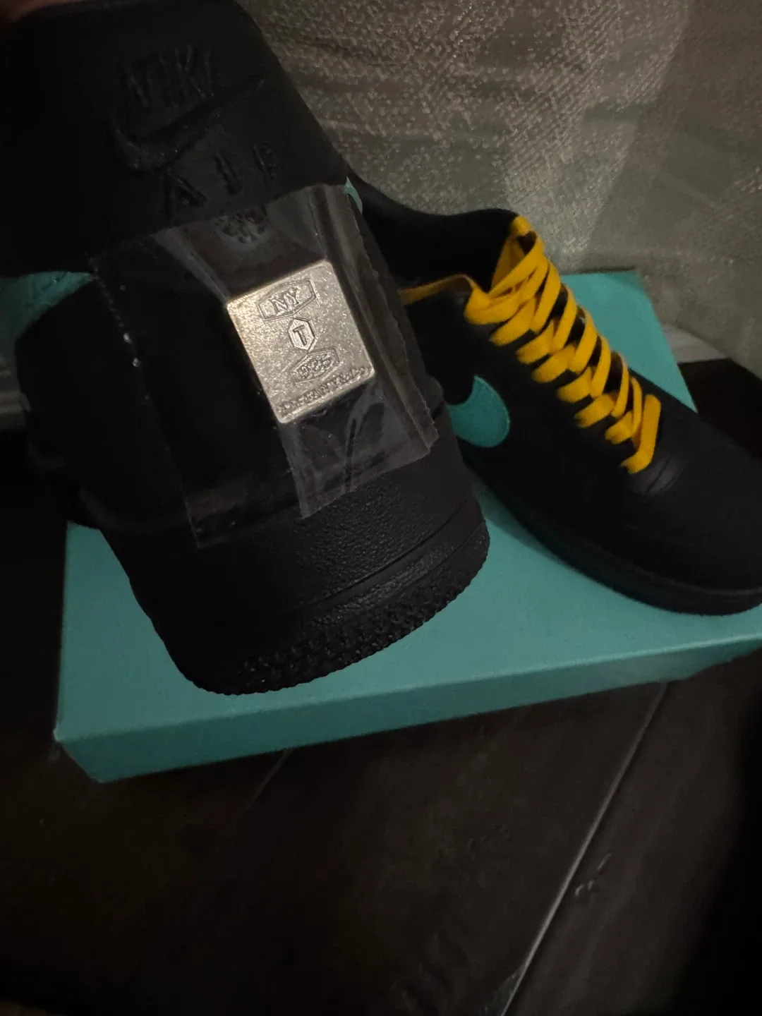 Nike Air Force 1 Low Tiffany & Co. - Size 9.5 image indicator(4)