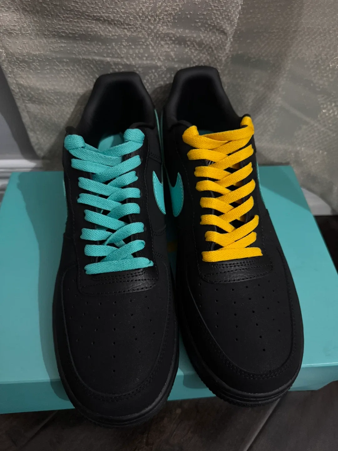 Nike Air Force 1 Low Tiffany & Co. - Size 9.5 image indicator(3)