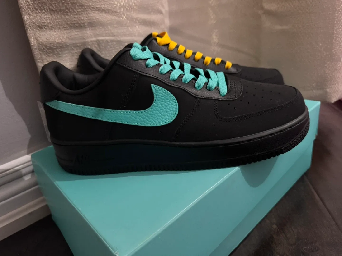 Nike Air Force 1 Low Tiffany & Co. - Size 9.5