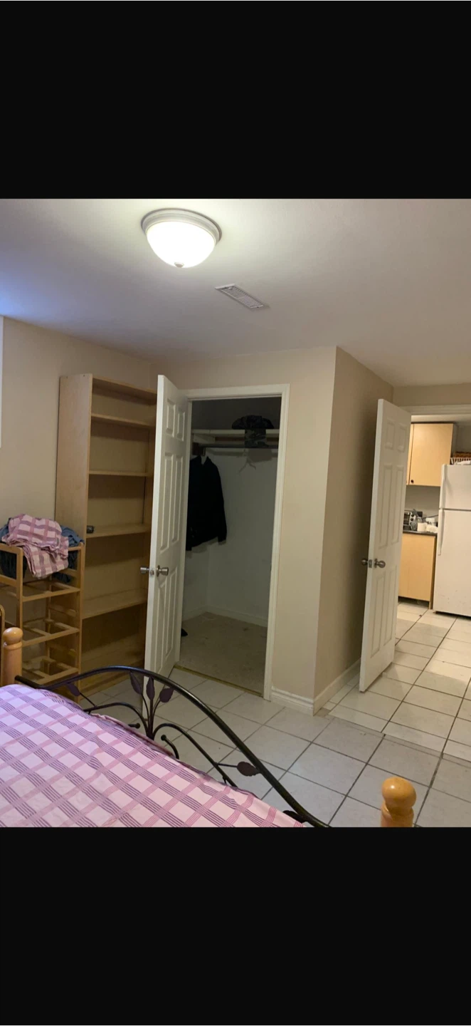 One share room in basement - photo 3