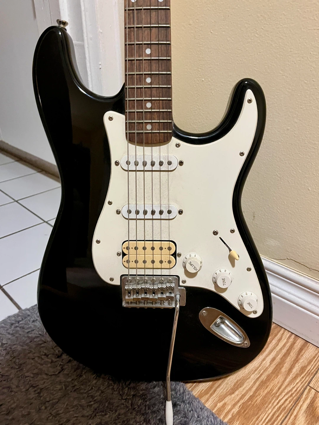 Squier Stratocaster Electric Guitar - Black - photo 3