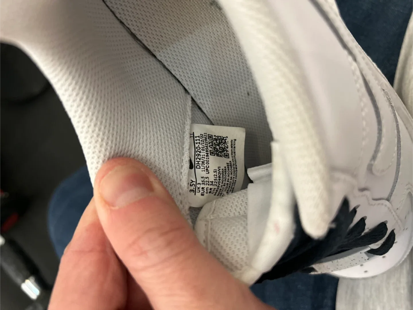 Nike Air Force 1 - Size 3.5Y image indicator(5)