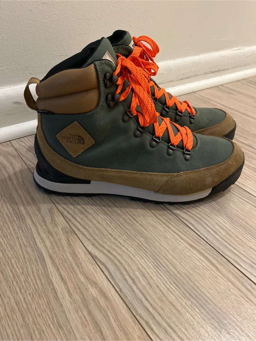 The North Face Ballard Escape Mid Boots