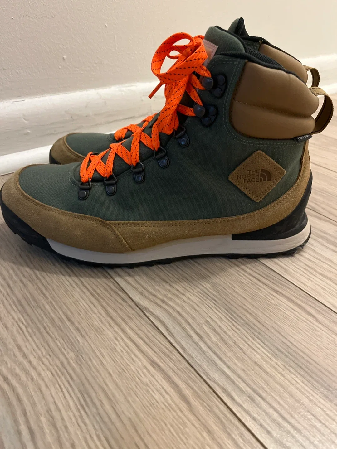 The North Face Ballard Escape Mid Boots image indicator(3)