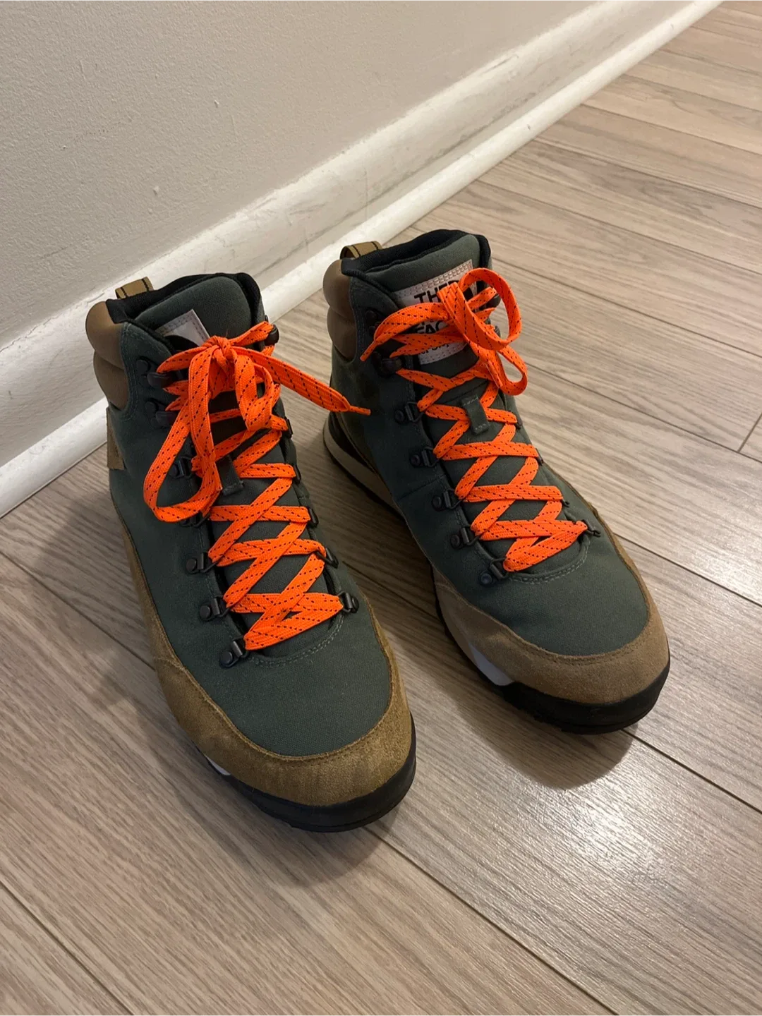 The North Face Ballard Escape Mid Boots image indicator(2)