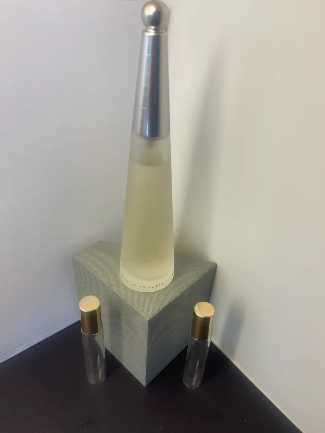 FREE GIFT+NEW and UNWORN YELLOW BOX Black Embellished Sandals image indicator(2)