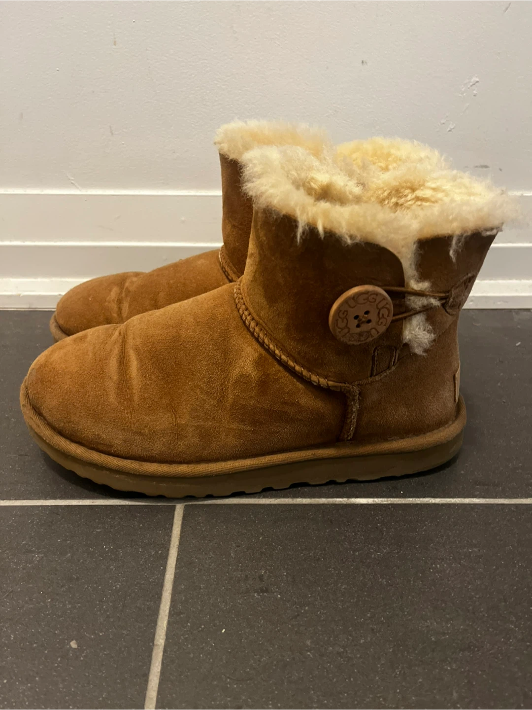 UGG Mini Bailey Button Boots - Chestnut
