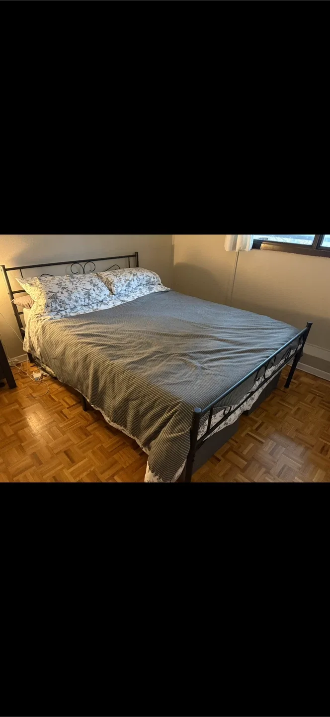 FREE DOUBLE DUVET AND PILLOWS NEED GONE ASAP