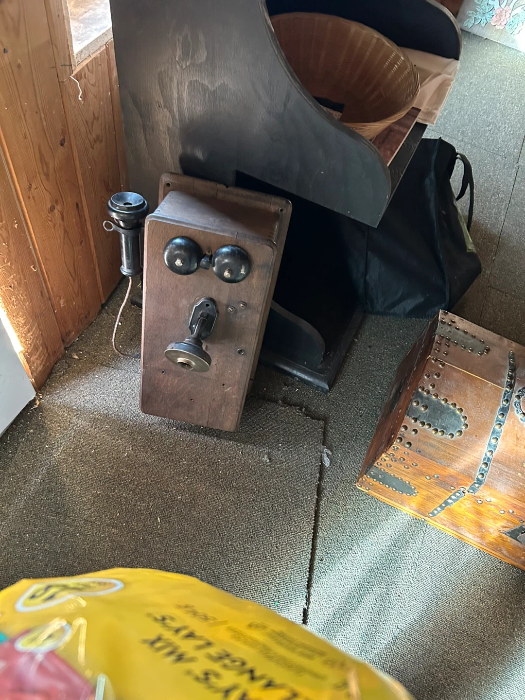 Antique Telephone & Sewing Machine - photo 2