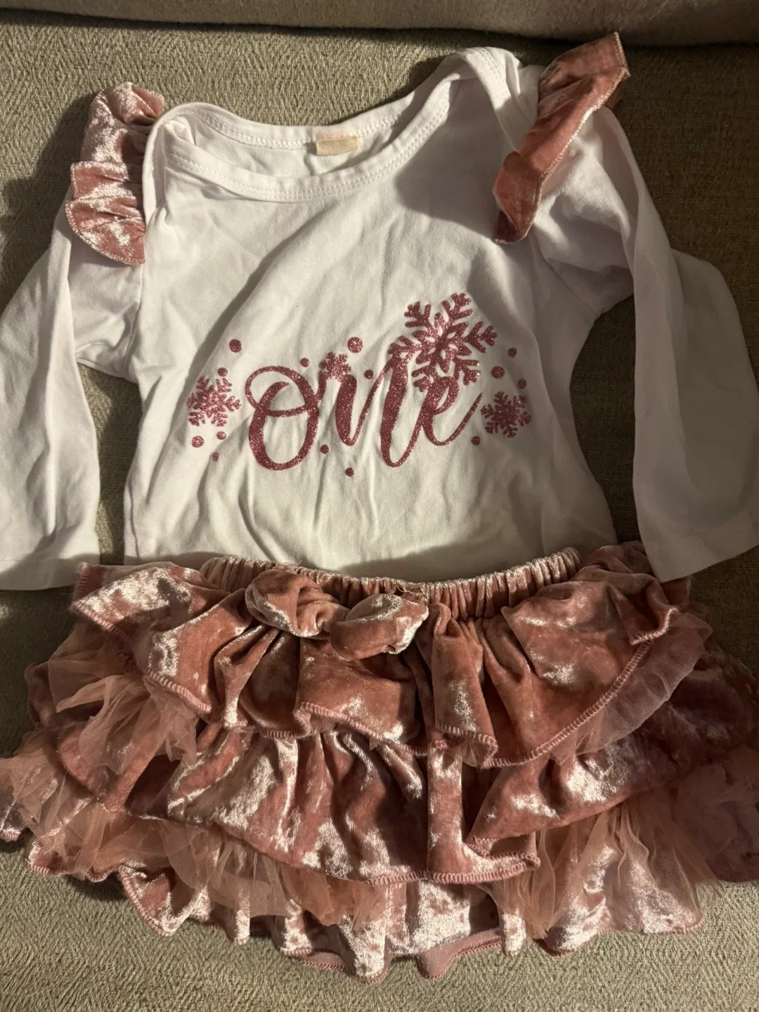 Winter ONEderland Outfit & Backdrop