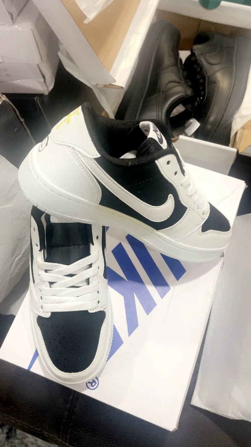 Nike Air Black and White Sneakers image indicator(2)