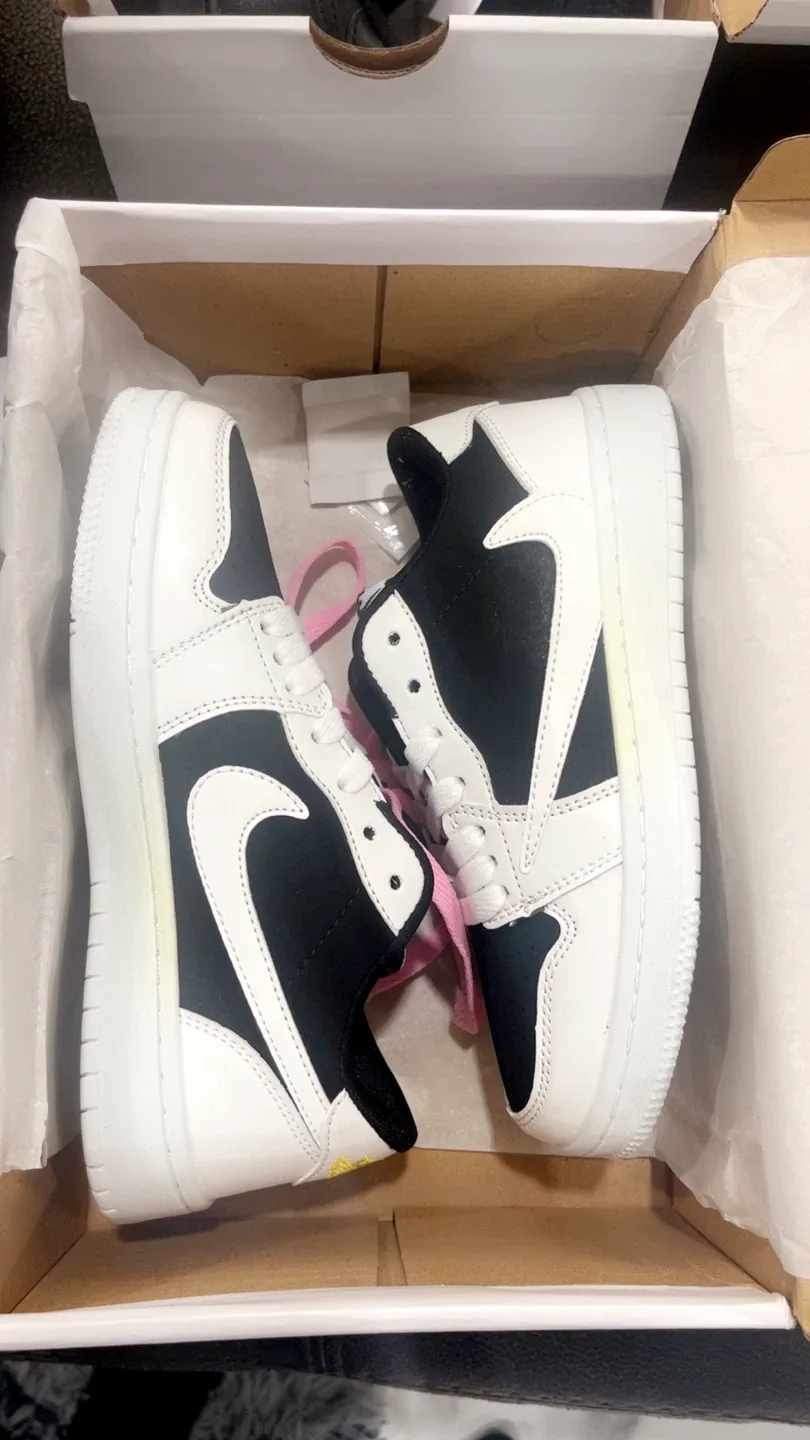 Nike Air Black and White Sneakers image indicator(4)