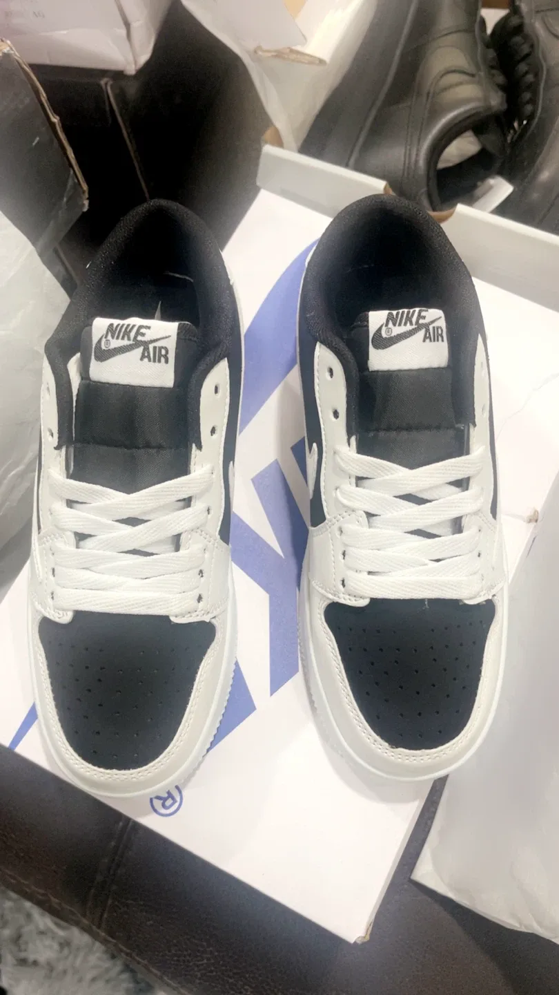 Nike Air Black and White Sneakers image indicator(3)