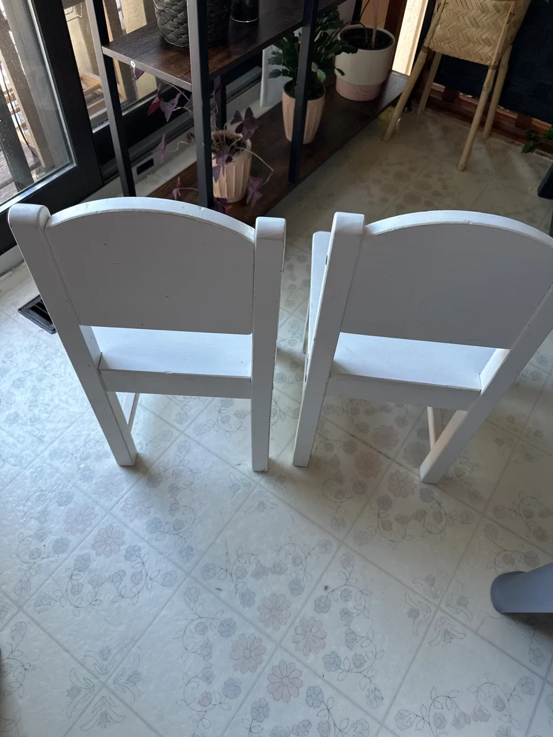 Set of 2 kids White Chairs image indicator(2)