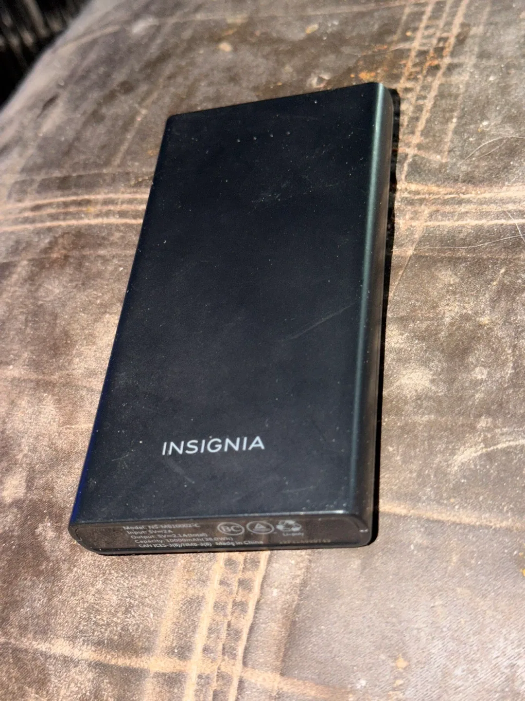 Insignia NS-MB10002-C Portable Charger