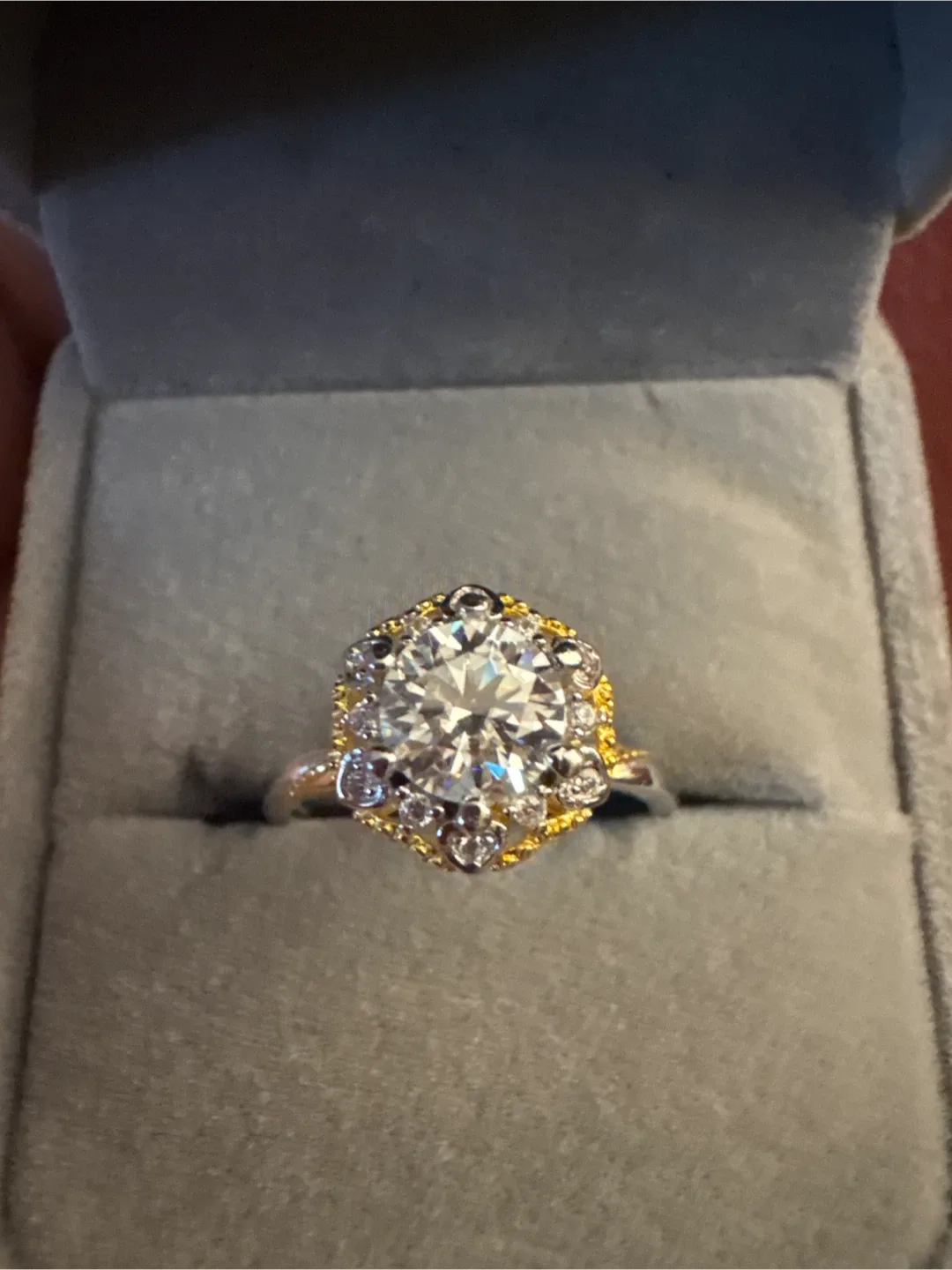 Genuine 2 carat 925 silver Moissonite Diamond Ring image indicator(3)