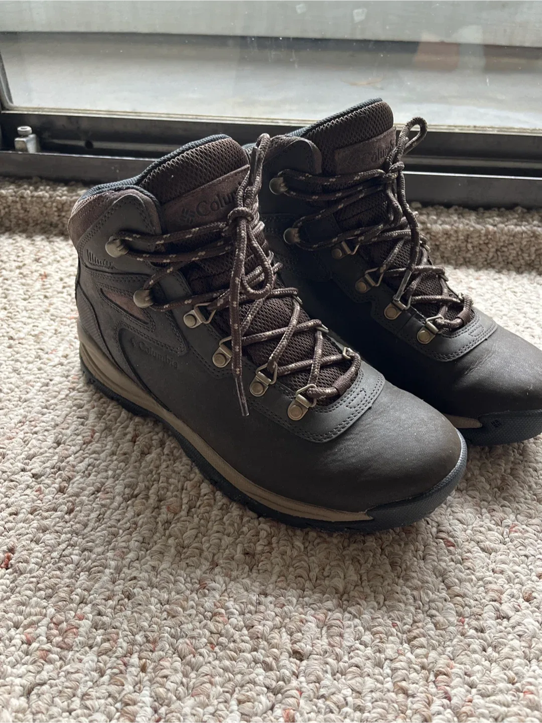 Columbia YM5198-232 Hiking Boots - Size 8