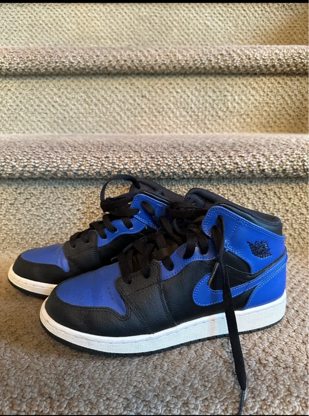 Air Jordan 1 Mid Hyper Royal Black image indicator(2)