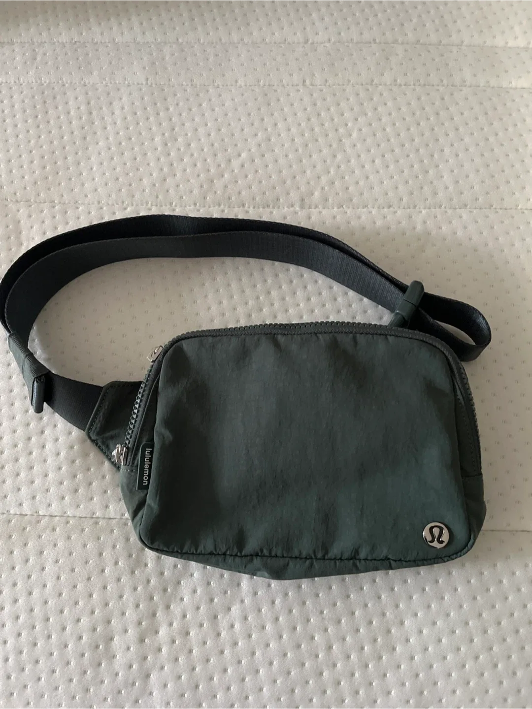 Lululemon Everywhere Belt Bag 2L