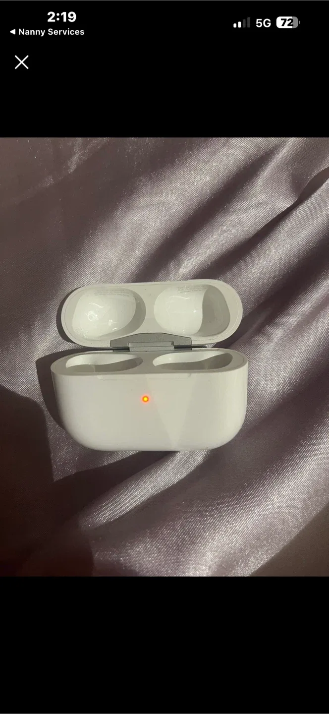 Apple AirPods Pro Charging Case image indicator(2)