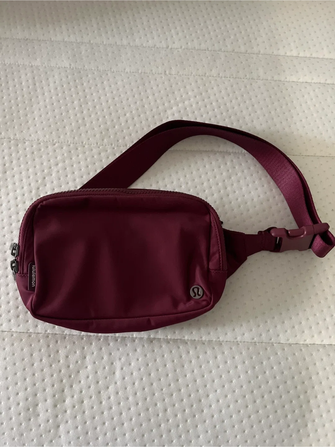 Lululemon Everywhere Belt Bag - Maroon