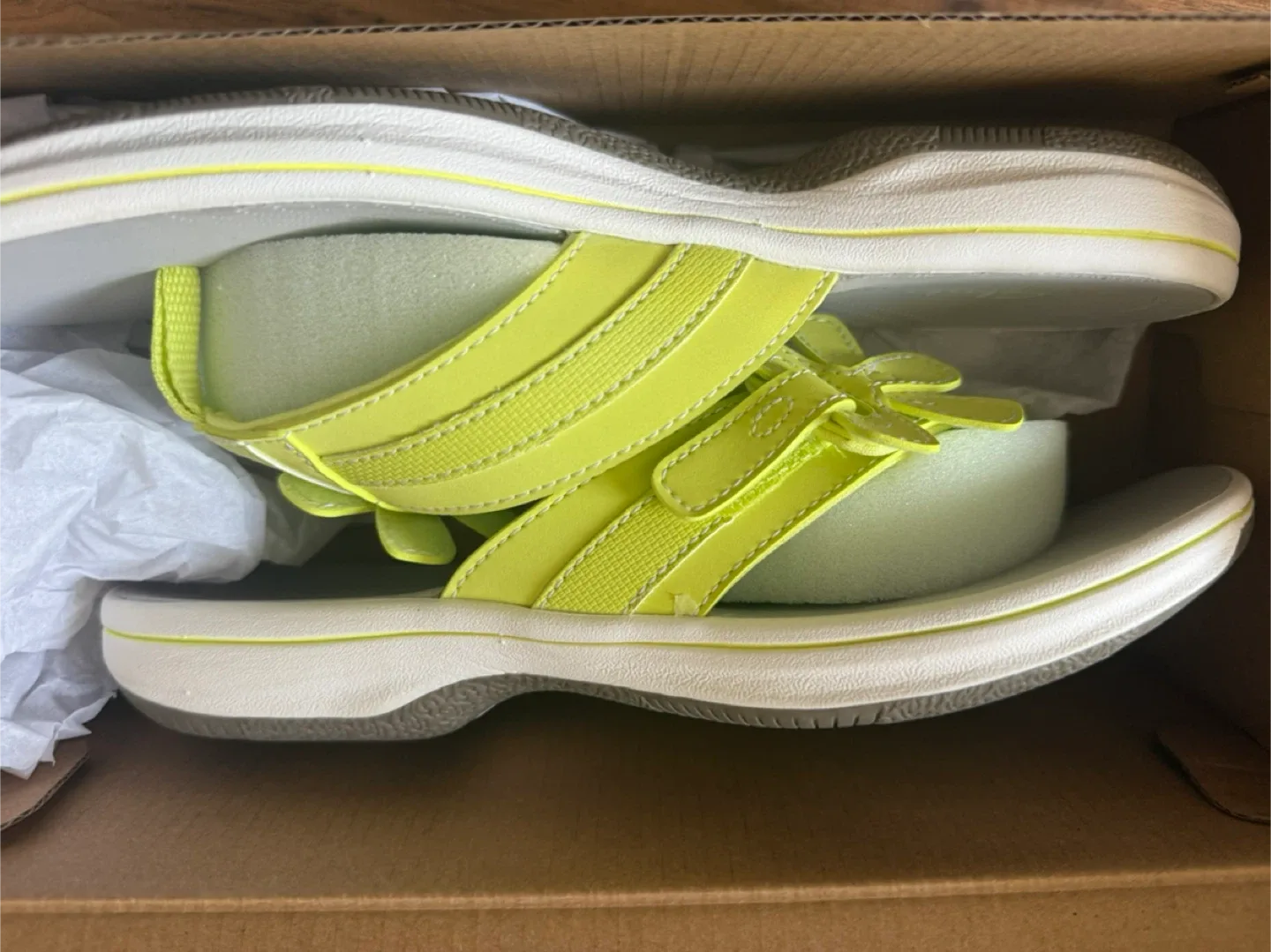 Clarks Brinkley Flora Lime Thong Sandals - Size 7 image indicator(2)