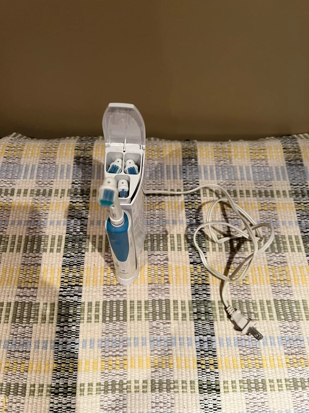 Oral-B 2-Speed Versa Electric Toothbrush