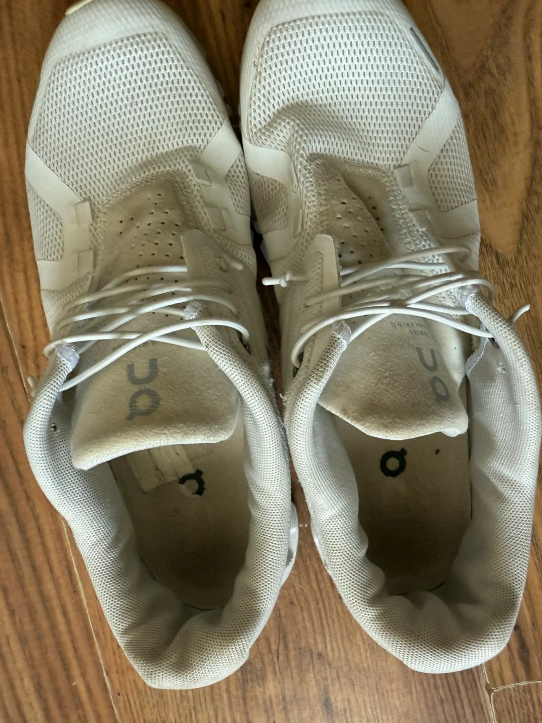 On Cloud Running Shoes - Size US 8 image indicator(2)