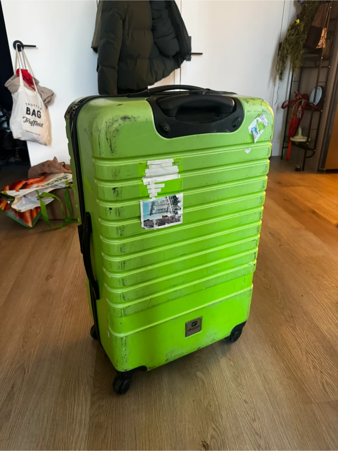 Airport Green Big Suitcase - photo 4
