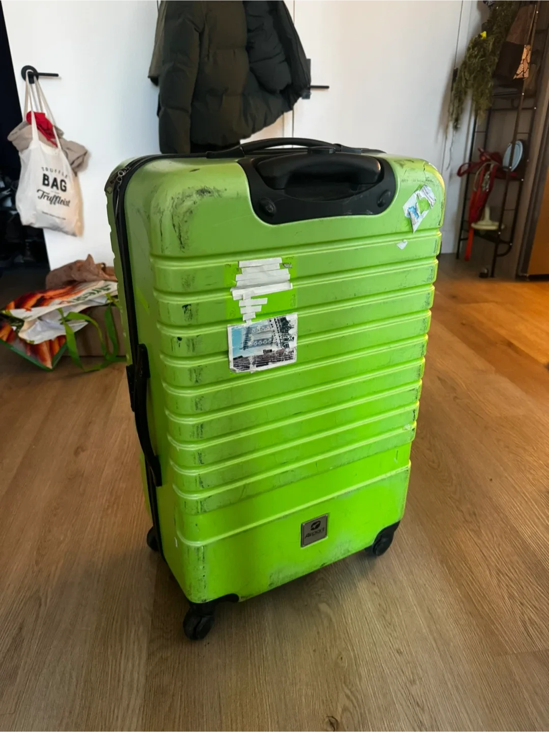 Airport Green Big Suitcase image indicator(4)