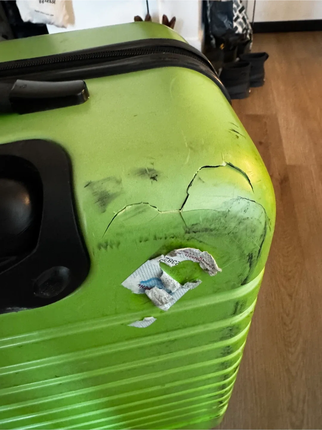 Airport Green Big Suitcase image indicator(5)