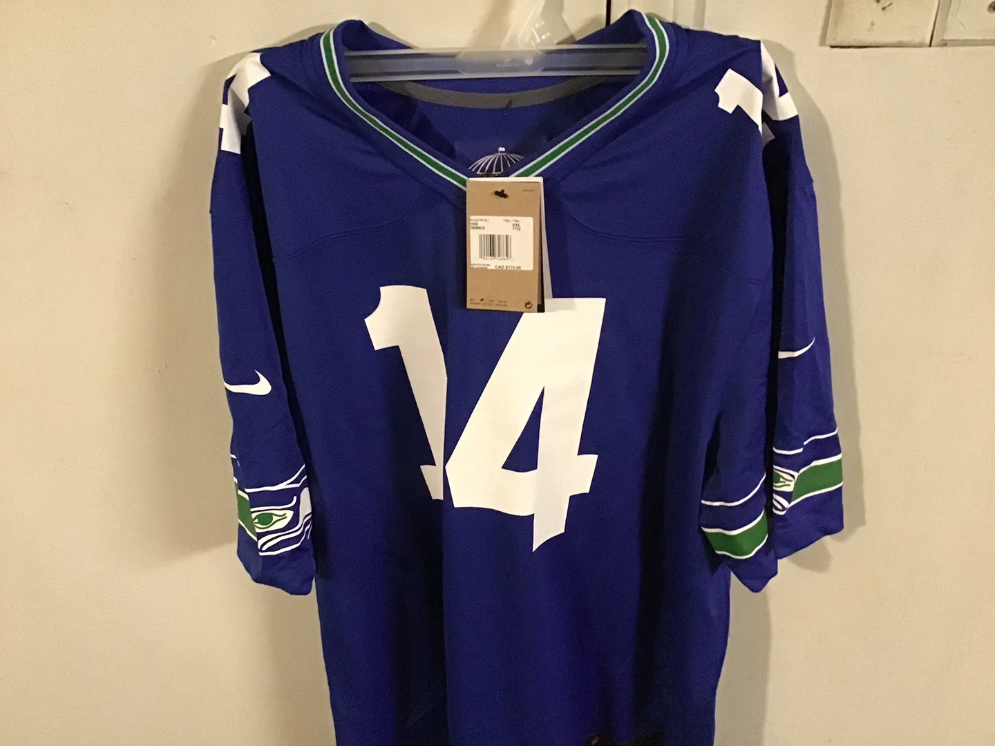 Nike Canucks Darnold #14 Jersey - Size M image indicator(2)