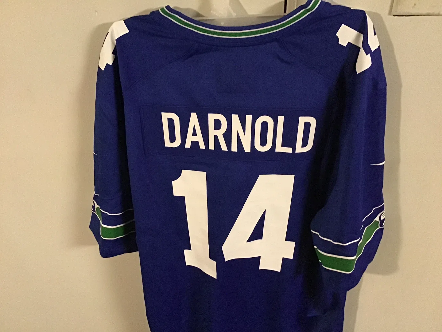 Nike Canucks Darnold #14 Jersey - Size M