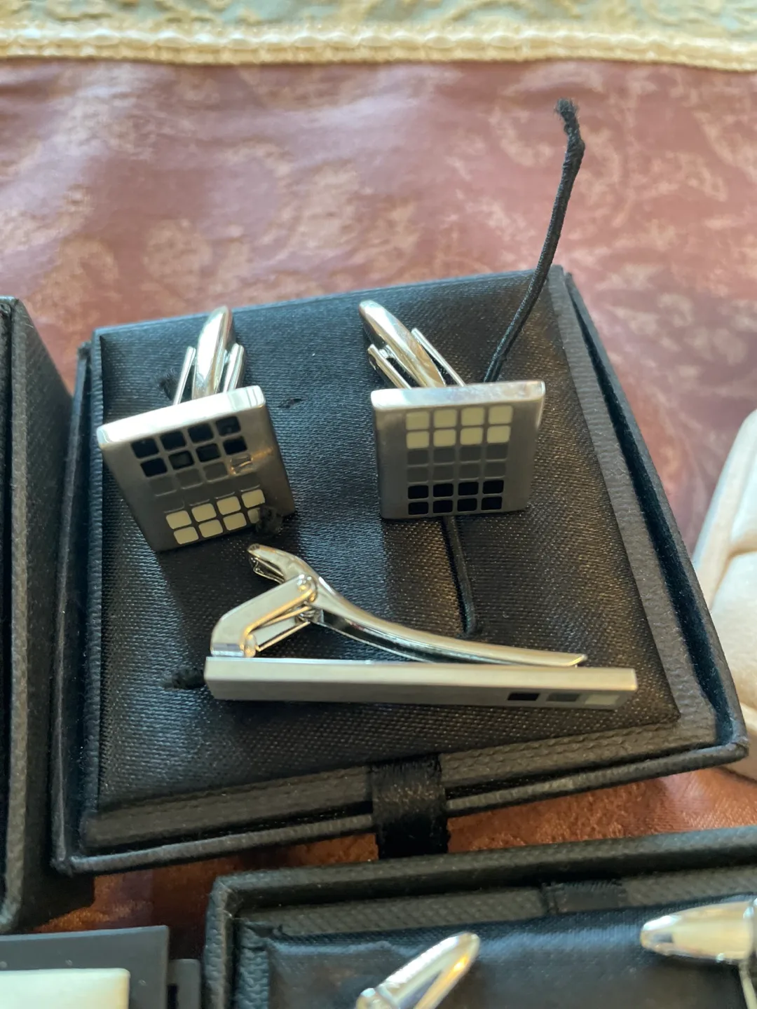 Men's Cufflinks & Tie Clip Set image indicator(5)