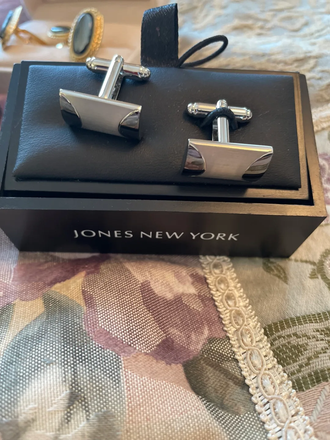 Men's Cufflinks & Tie Clip Set image indicator(2)