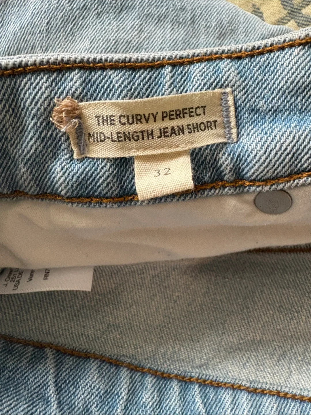 Madewell Curvy Perfect Mid-Length Jean Short - Size 32 image indicator(3)