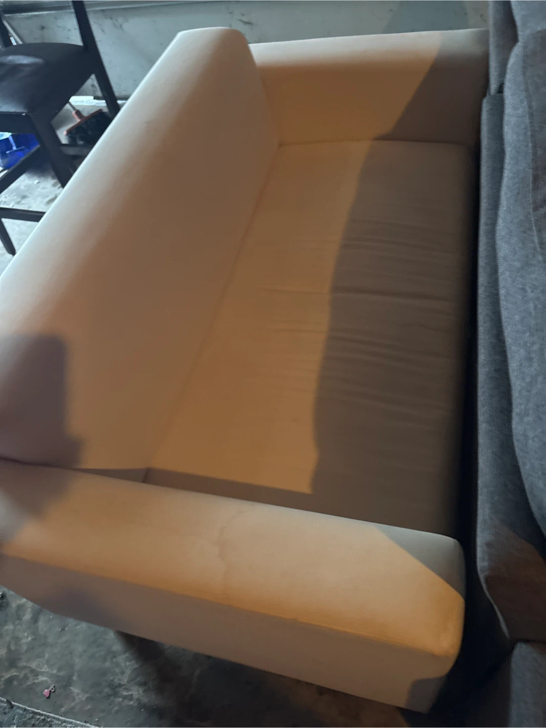 Small couch needs cleaning . Good condition.$20 firm - photo 3