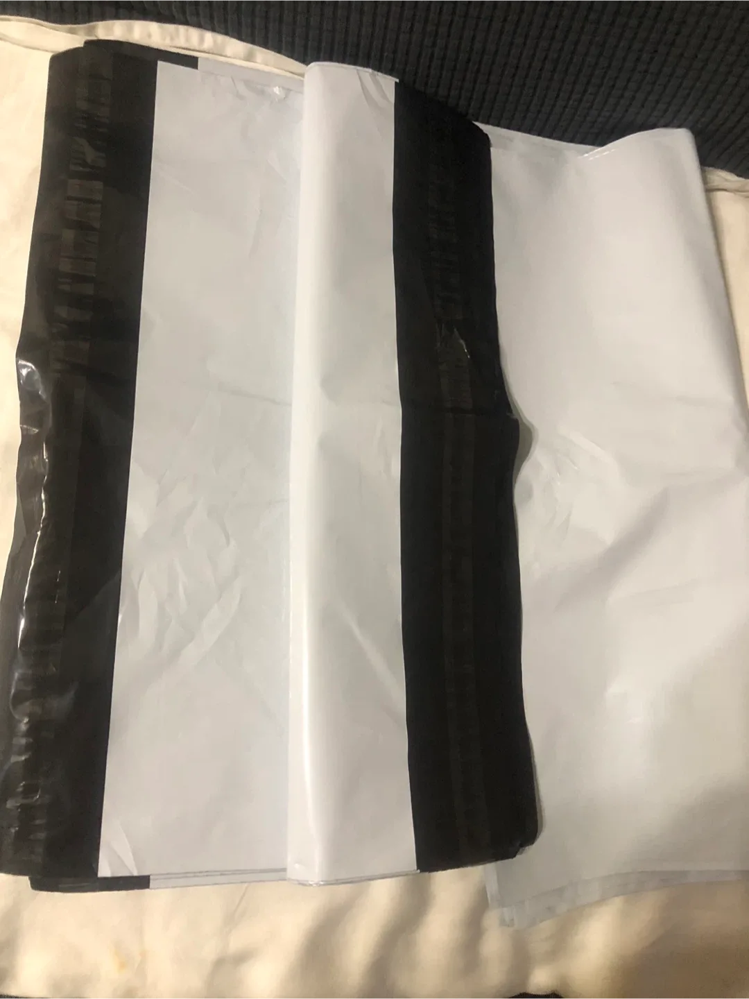 LARGE:Poly Mailer Shipping Envelopes 20x24 image indicator(2)