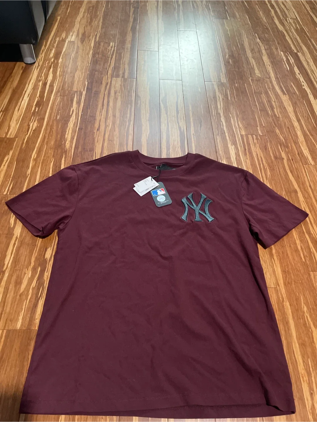 New Era MLB New York Yankees Maroon Tee image indicator(2)
