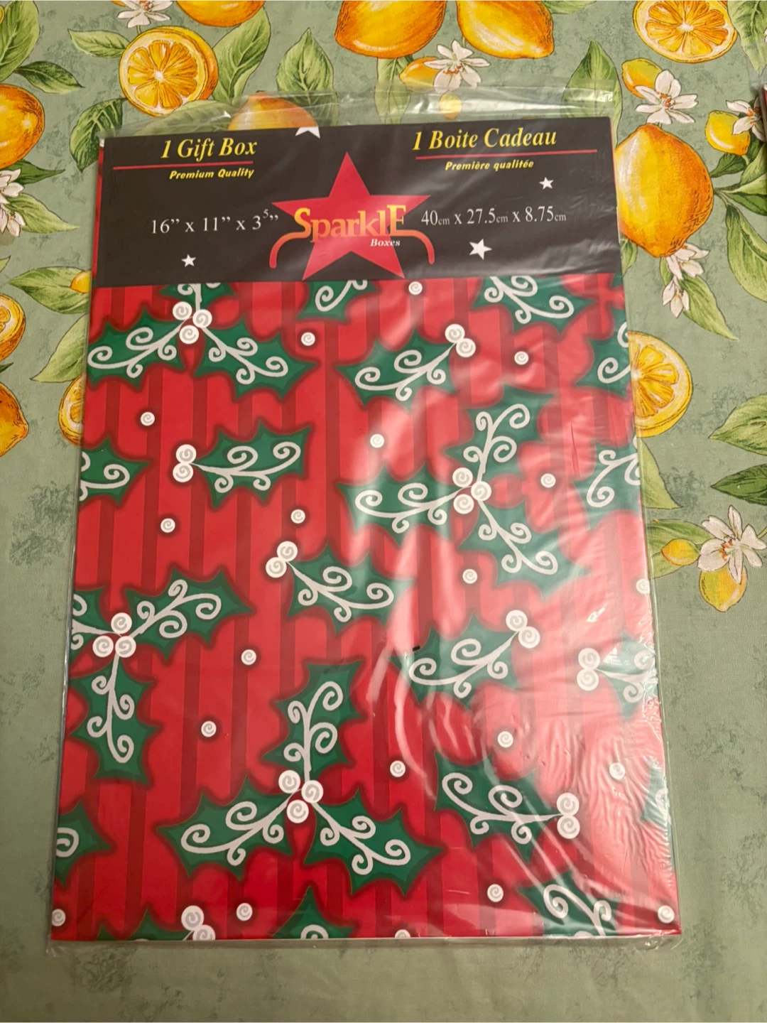 2 Christmas Gift boxes (New) (40cm x 27.5cm x 8.75cm) (FREE) - photo 2