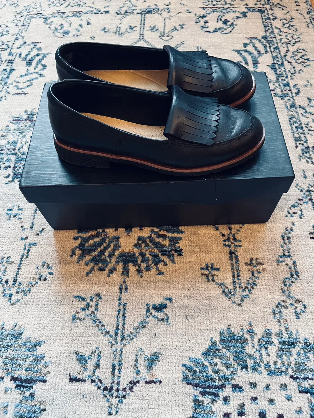 Clarks Ultimate Comfort Collection Loafers - Black, Size 6 image indicator(2)