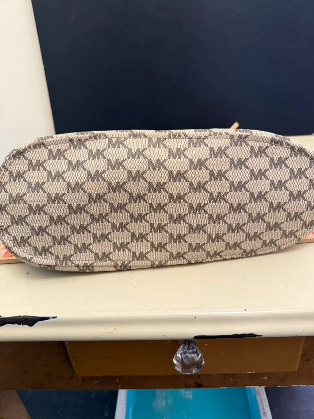 Michael Kors handbag image indicator(6)