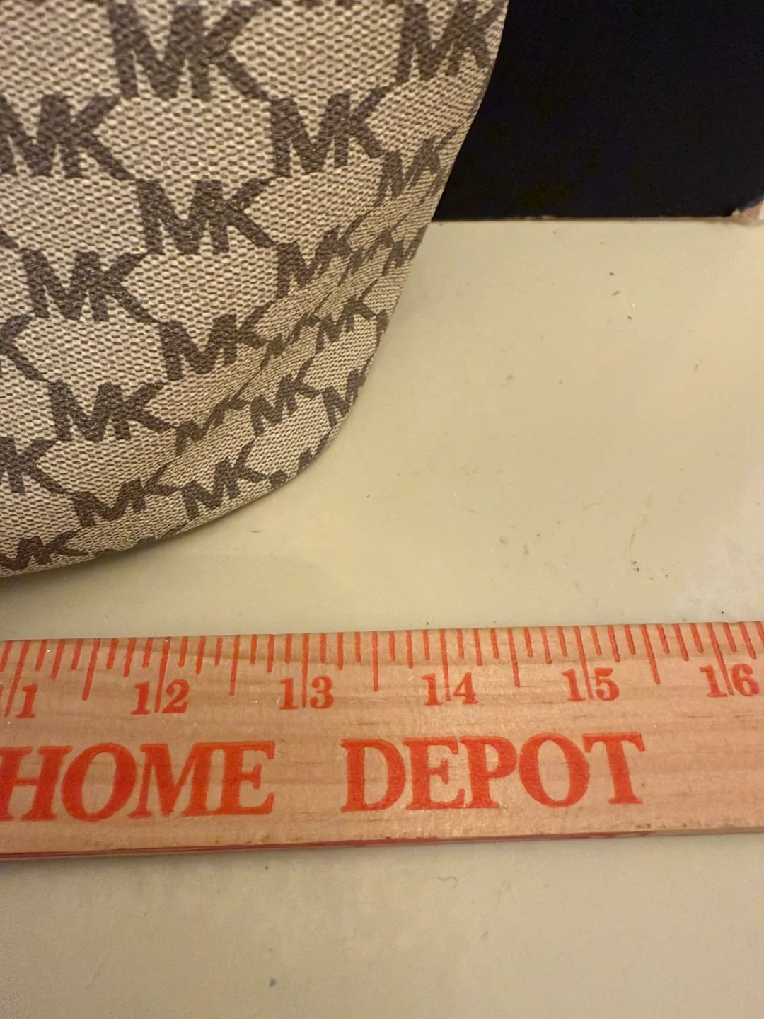 Michael Kors handbag image indicator(3)