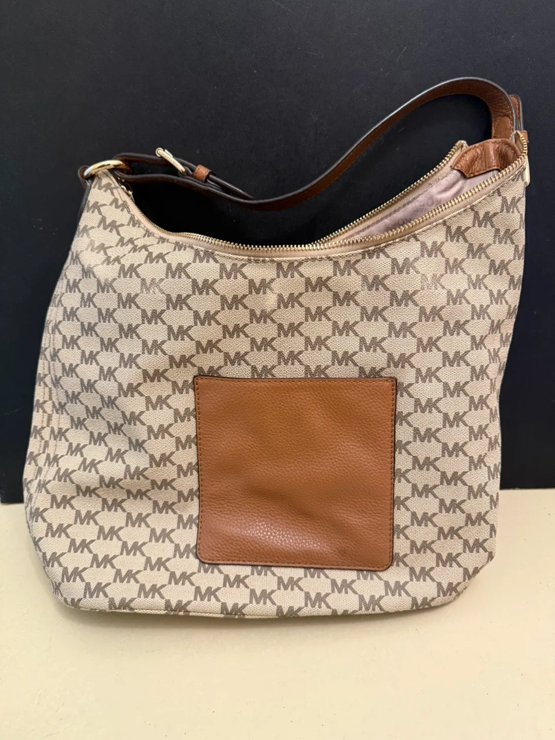 Michael Kors handbag image indicator(5)