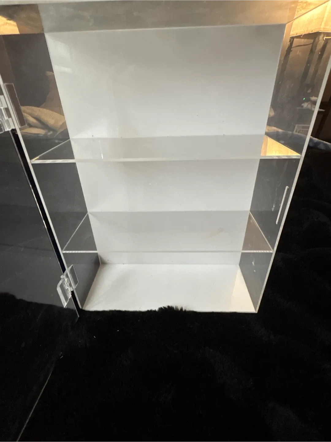 Acrylic Display Case with Lock image indicator(2)