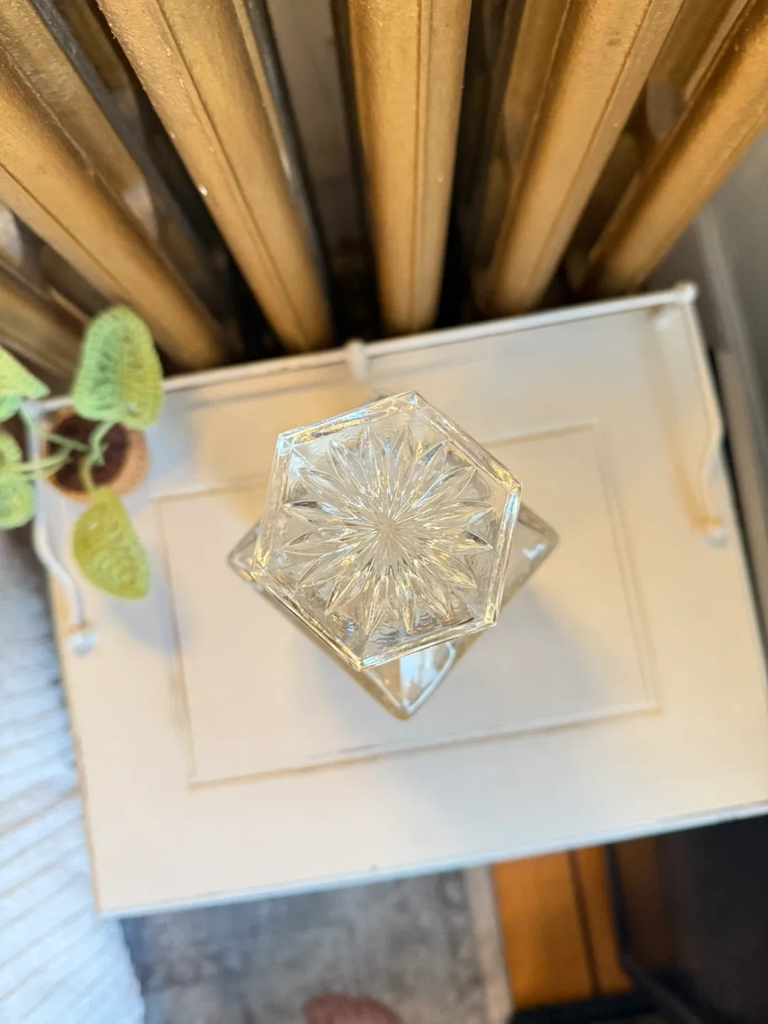 Square modern geometric cut glass decanter image indicator(3)